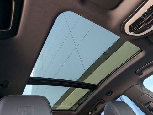 Certified 2025 Porsche Macan AWD/4WD image 27