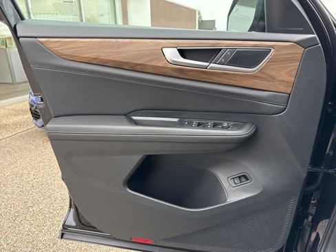 New 2026 Volkswagen Atlas SE image 13