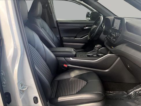 Used 2023 Toyota Highlander XSE FWD image 8