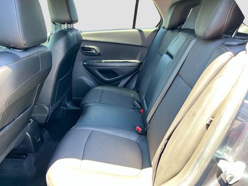 Used 2022 Chevrolet Trax LT w/ LT Convenience Package FWD image 22