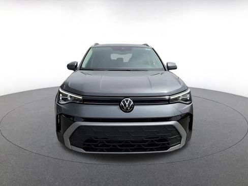 Used 2025 Volkswagen Taos SE FWD image 4
