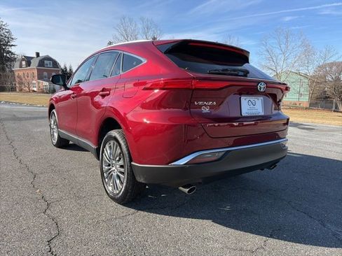 Used 2021 Toyota Venza Limited image 6