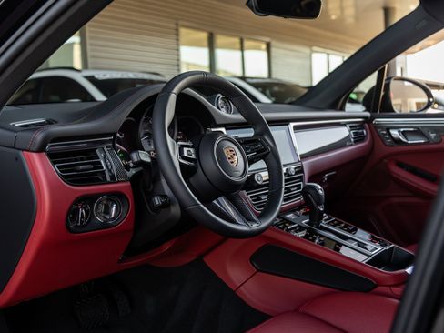 New 2026 Porsche Macan S image 4