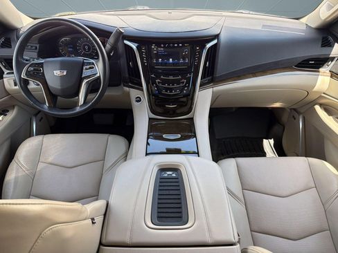 Used 2020 Cadillac Escalade Premium Luxury AWD/4WD image 16