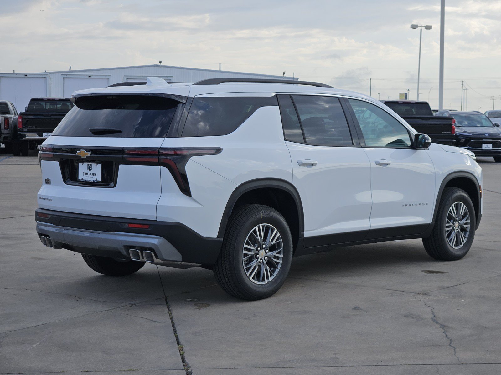 New 2027 Chevrolet Traverse LT w/ Driver Confidence Package FWD image 4