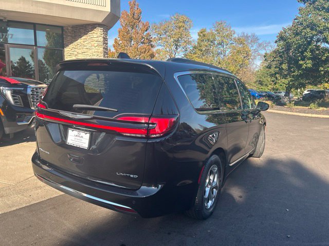 Used 2023 Chrysler Pacifica Limited FWD image 6