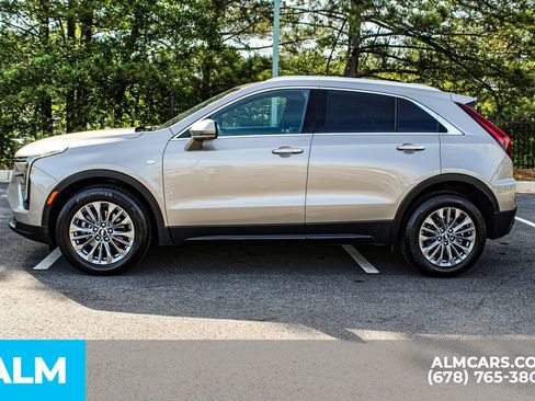 Used 2025 Cadillac XT4 Premium Luxury FWD image 7