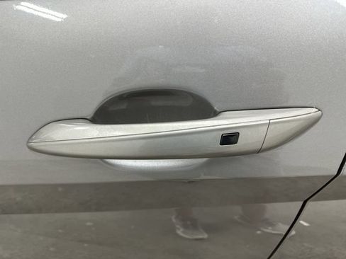 Used 2021 Hyundai Elantra SEL w/ Convenience Package FWD image 11
