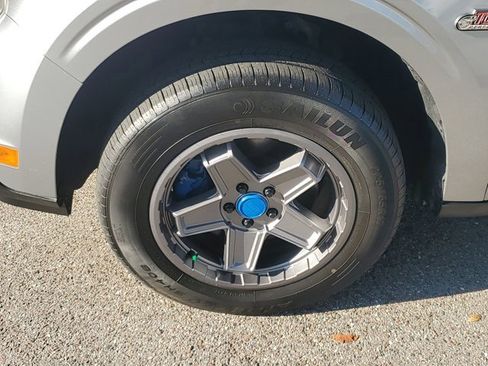 Used 2022 Ford Maverick XL image 11