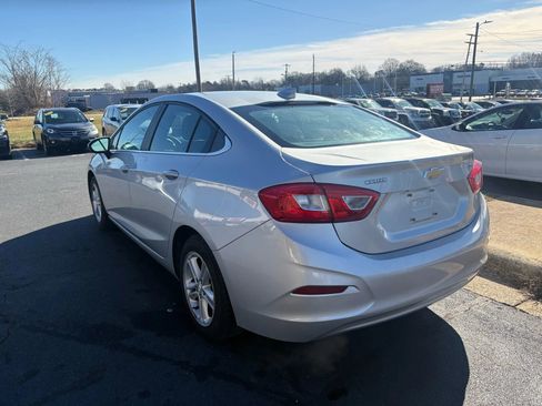 Used 2016 Chevrolet Cruze LT w/ Convenience Package image 5