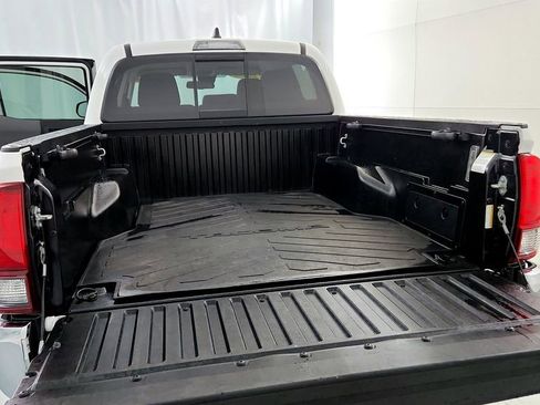 Certified 2023 Toyota Tacoma SR5 AWD/4WD image 20