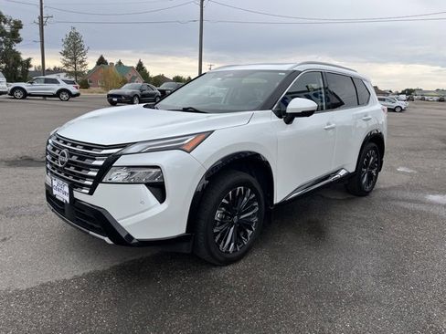 Used 2024 Nissan Rogue Platinum w/ Platinum Premium Package image 3