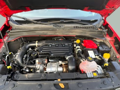 Used 2023 Jeep Renegade Latitude AWD/4WD image 19