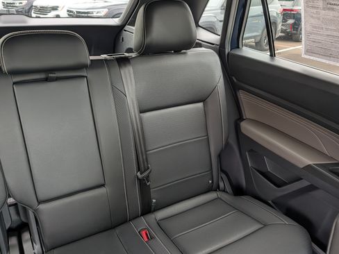 Certified 2023 Volkswagen Atlas Cross Sport SE w/ Panoramic Sunroof Package AWD/4WD image 14