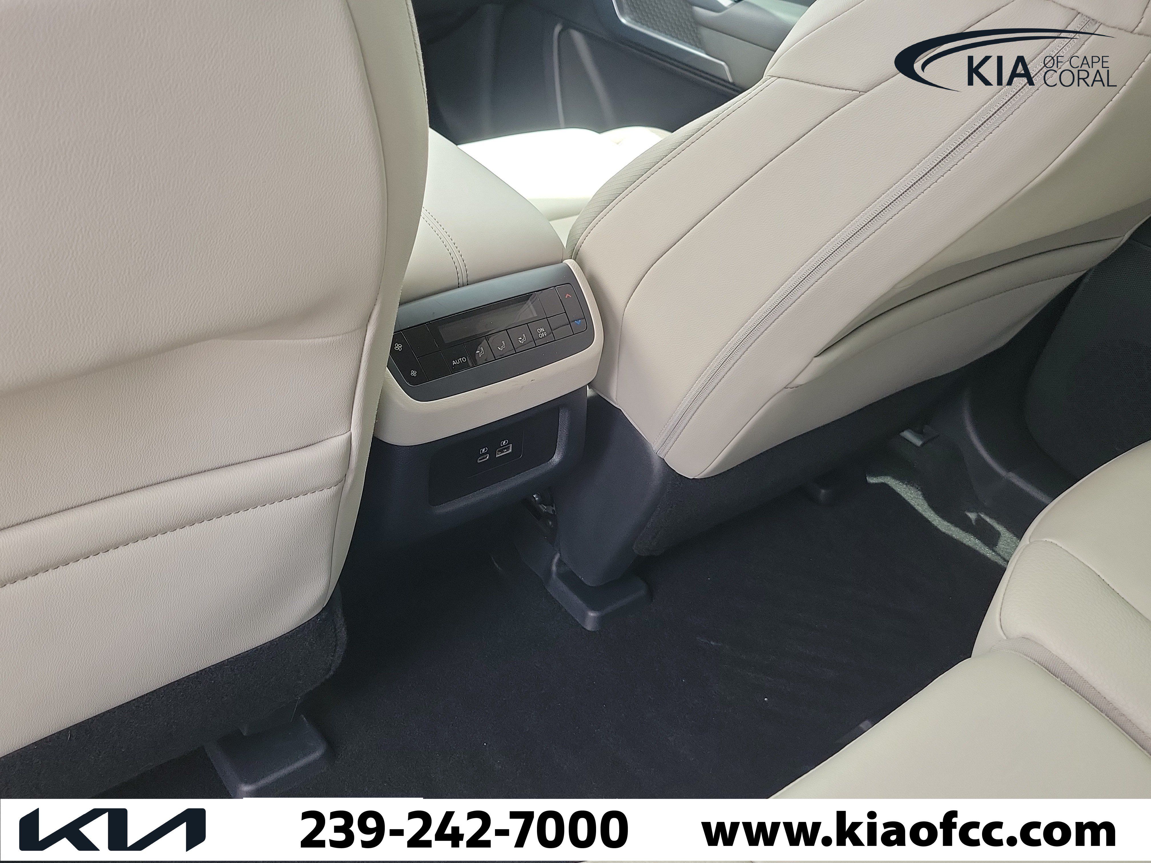 Used 2025 Nissan Pathfinder SL w/ Black Appearance Package FWD image 15