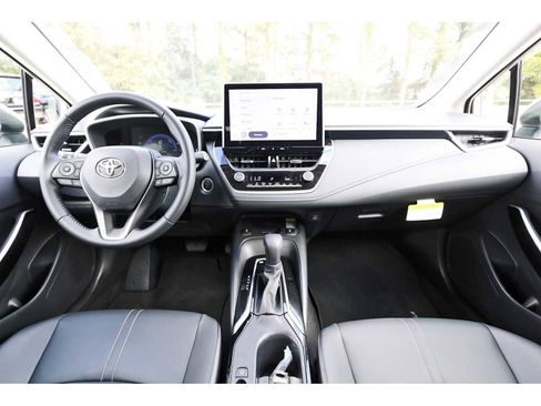 Used 2025 Toyota Corolla XLE image 7