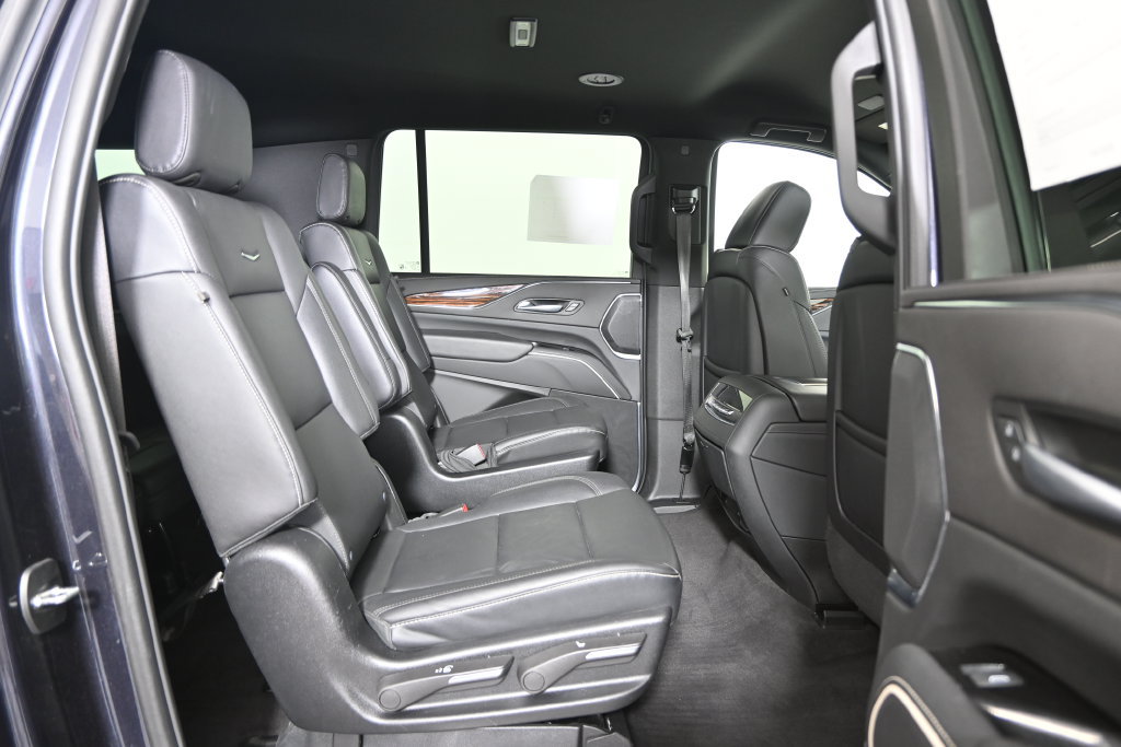 Used 2024 Cadillac Escalade ESV Luxury w/ LPO, Floor Liner Package AWD/4WD image 15