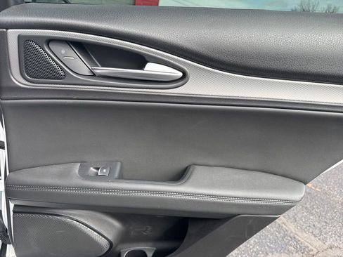 Used 2024 Alfa Romeo Stelvio Veloce image 57