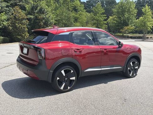 Certified 2025 Nissan Kicks SR FWD image 9