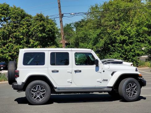 New 2026 Jeep Wrangler Unlimited Sahara AWD/4WD image 8