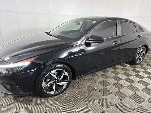 Used 2023 Hyundai Elantra SEL w/ Convenience Package FWD image 6