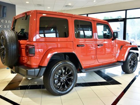 Used 2024 Jeep Wrangler Unlimited Sahara w/ Technology Group AWD/4WD image 6