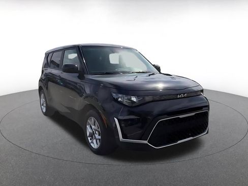 Used 2025 Kia Soul LX w/ LX Technology Package FWD image 3