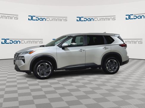 Used 2024 Nissan Rogue SV AWD/4WD image 6