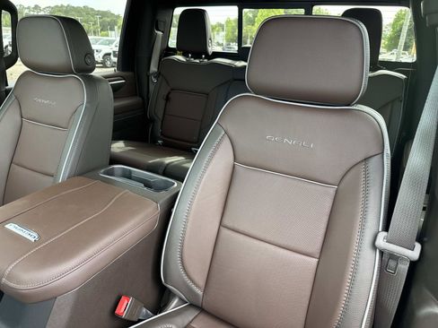 New 2026 GMC Sierra 2500 Denali w/ Denali Reserve Package AWD/4WD image 26