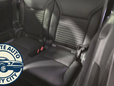 Used 2019 Land Rover Discovery HSE image 33