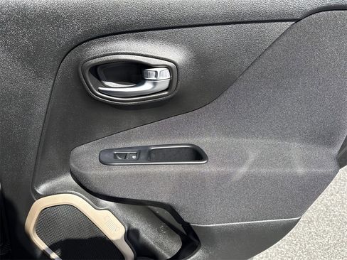 Used 2017 Jeep Renegade Sport w/ Power & Air Group image 16