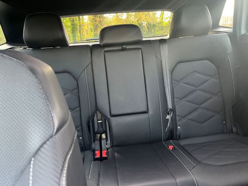 Used 2025 Volkswagen Atlas Cross Sport SE image 33