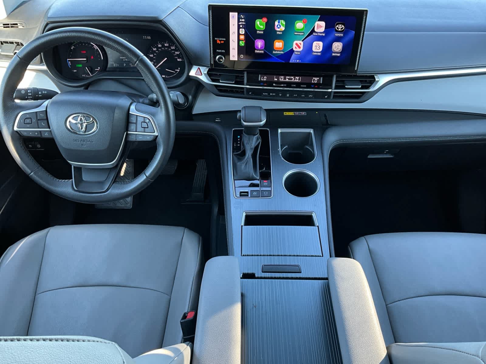 Used 2025 Toyota Sienna XLE FWD image 10