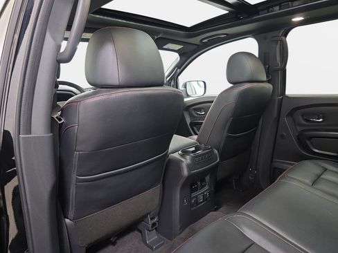 Used 2023 Nissan Titan PRO-4X w/ Pro-4x Convenience Package AWD/4WD image 12