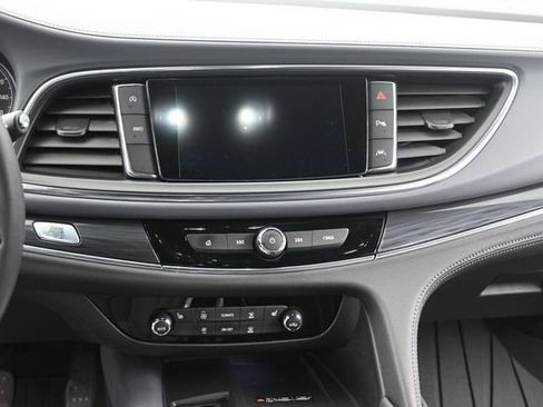 Used 2023 Buick Enclave Essence AWD/4WD image 31