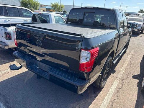 Used 2019 Nissan Titan SV w/ SV Convenience Package RWD image 3