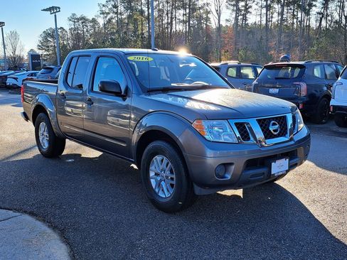 Used 2016 Nissan Frontier SV image 4