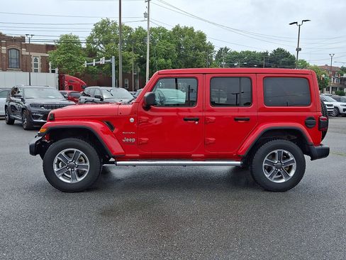 Used 2019 Jeep Wrangler Unlimited Sahara AWD/4WD image 4