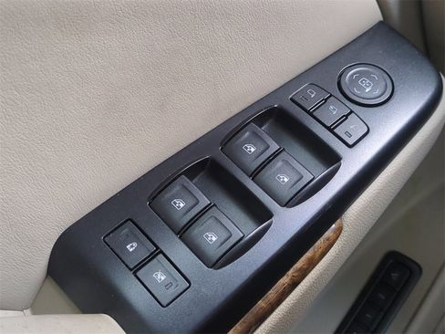 Used 2015 GMC Yukon XL Denali image 26