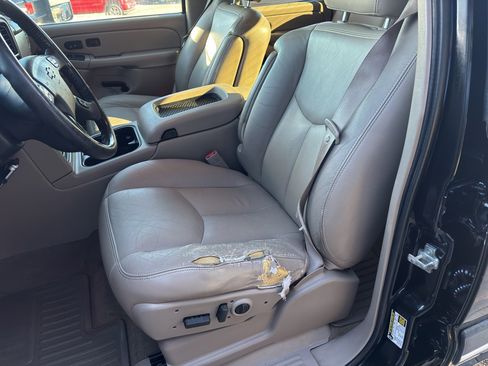 Used 2006 Chevrolet Silverado 2500 LT w/ Heavy-Duty Power Package image 9