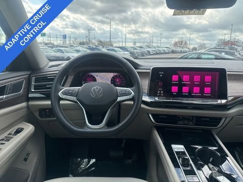 Used 2025 Volkswagen Atlas SEL AWD/4WD image 11