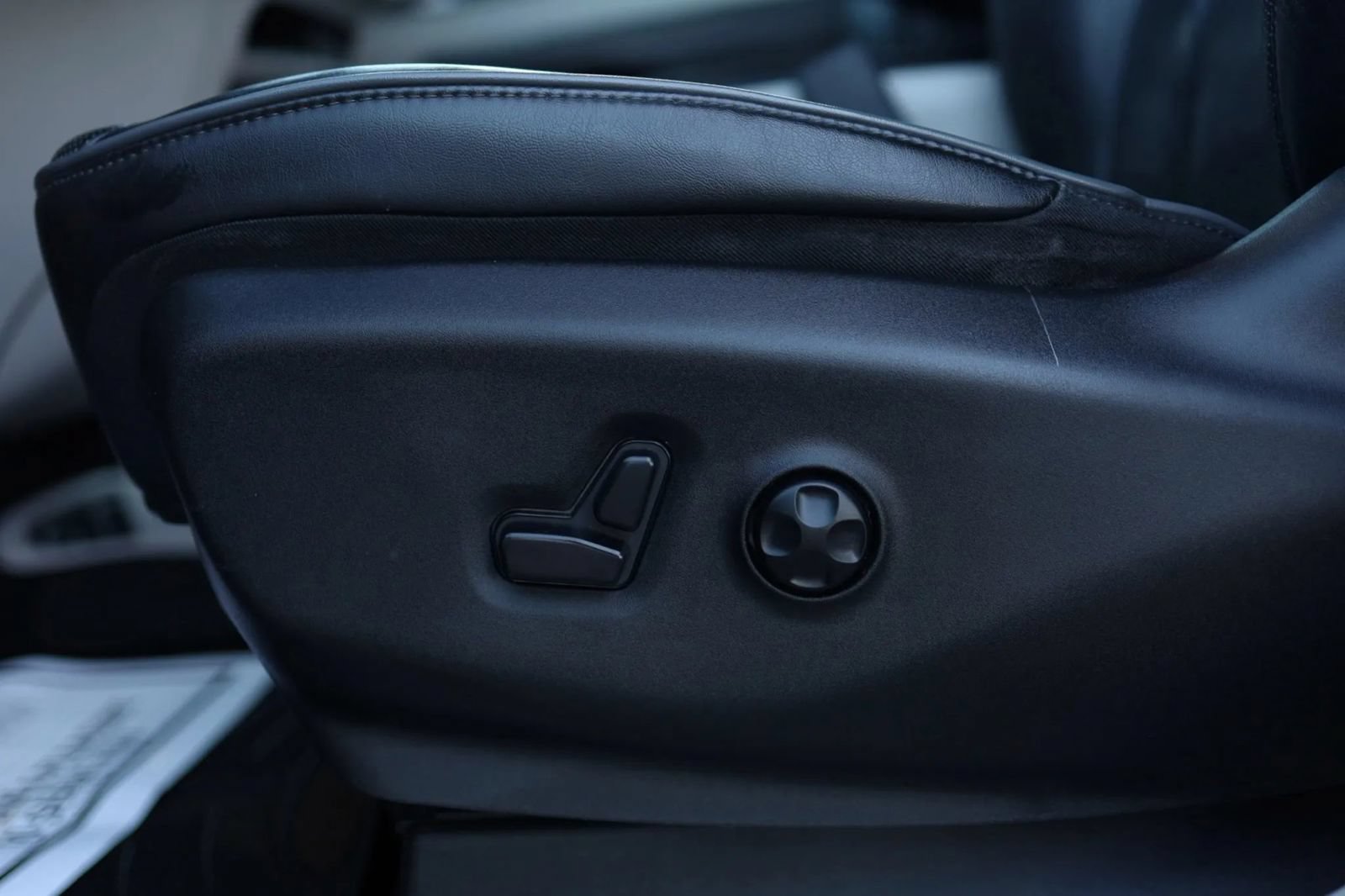 Used 2019 Chrysler Pacifica Limited FWD image 12