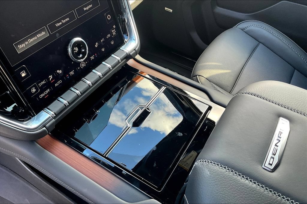 New 2025 GMC Yukon Denali w/ Denali Reserve Package RWD image 23