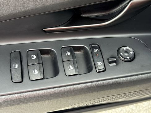 Used 2025 Hyundai Elantra Sport FWD image 15