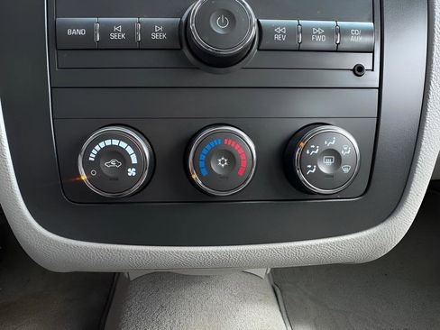 Used 2011 Buick Lucerne CX FWD image 29
