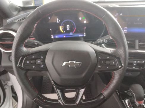 Used 2024 Chevrolet Trax RS w/ Sunroof Package image 35