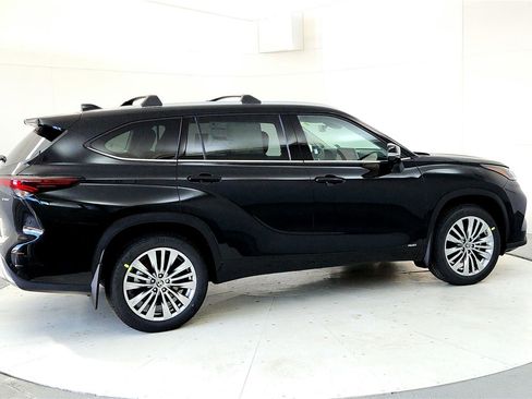 New 2026 Toyota Highlander Platinum image 6