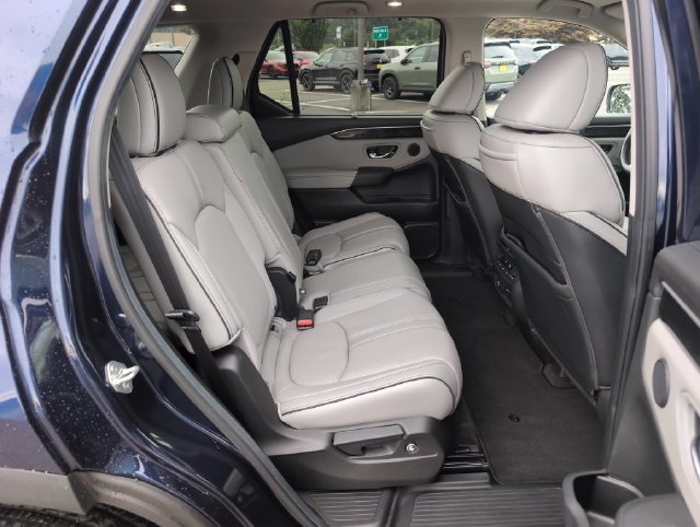 Certified 2025 Honda Pilot Elite image 12