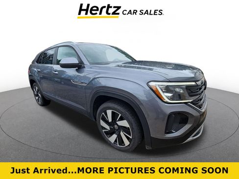 Used 2025 Volkswagen Atlas Cross Sport SE image 1