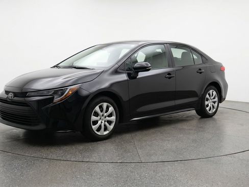 Used 2025 Toyota Corolla LE FWD image 3